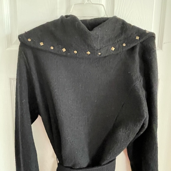 Sweater jacket. Never worn. - Picture 5 of 7